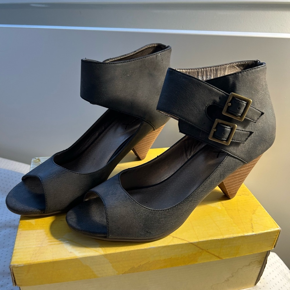 Gomax Black Ola-25 Pumps